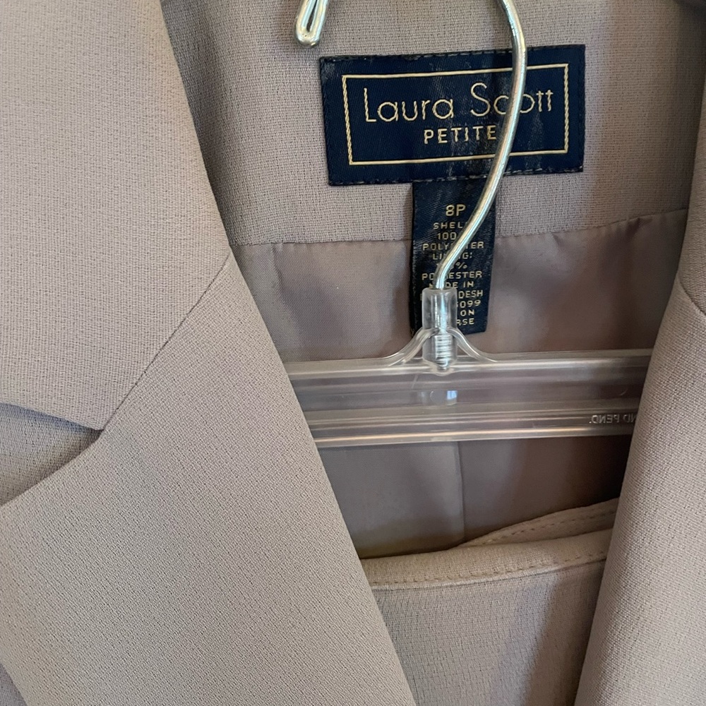 Suit - Picture 3 of 3
